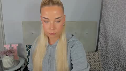 KristyFlowers online show from 05-11-26, 02:45