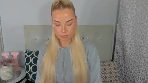 KristyFlowers online show from 05-11-26, 04:04