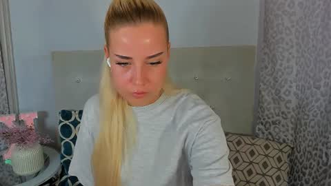KristyFlowers online show from 06-25-26, 02:32