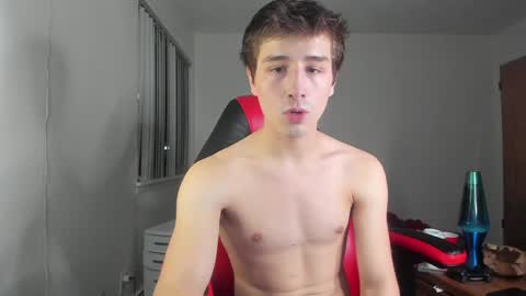 Snapshot of kroddy1985 chatting on 12-30-24, 01:04 Brayden Thompson online show from 12-30-24, 01:04