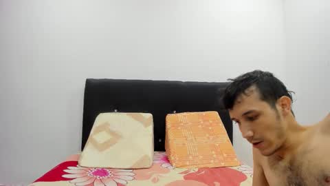 Snapshot of krodelo1 chatting on 10-14-25, 12:55 Zoe Andrew online show from 10-14-25, 12:55