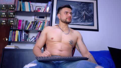 Snapshot of kroy_wood chatting on 01-09-25, 01:02 Kroy Wood online show from 01-09-25, 01:02