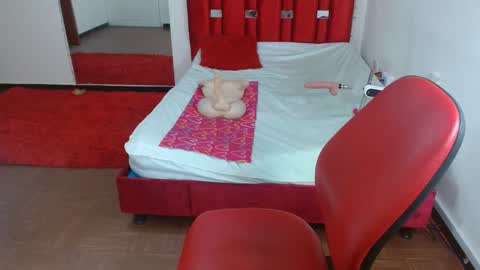 KRYSTAL THOMSON online show from 01-17-25, 04:04