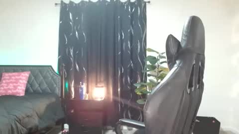 Snapshot of krystalblakexxx chatting on 04-18-26, 05:50 Krystal Blake online show from 04-18-26, 05:50