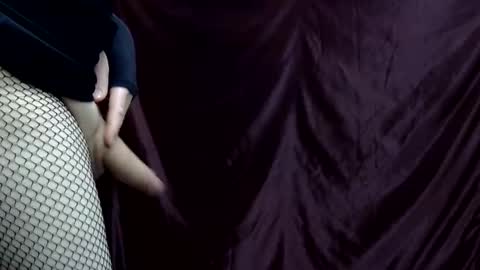 Snapshot of krystalkummingss chatting on 11-15-25, 03:52 Krystalkummingss online show from 11-15-25, 03:52