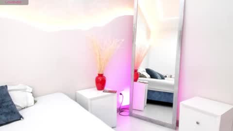 Krystal online show from 10-01-25, 04:18