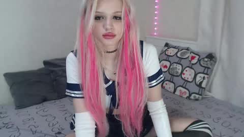 Snapshot of kttyemiow__ chatting on 02-11-25, 07:05 Emilia online show from 02-11-25, 07:05