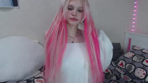 Snapshot of kttyemiow__ chatting on 02-16-25, 08:00 Emilia online show from 02-16-25, 08:00