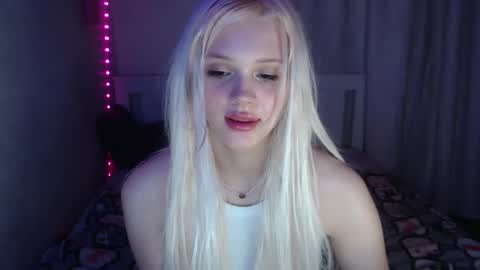 Snapshot of kttyemiow__ chatting on 02-24-25, 01:57 Emilia online show from 02-24-25, 01:57