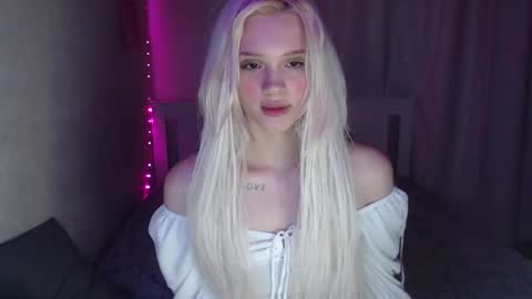 Snapshot of kttyemiow__ chatting on 03-09-25, 02:29 Emilia online show from 03-09-25, 02:29