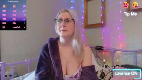 Snapshot of kunzitegoddess chatting on 02-09-26, 01:37 Samantha online show from 02-09-26, 01:37
