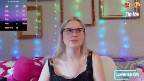 Snapshot of kunzitegoddess chatting on 02-10-26, 01:37 Samantha online show from 02-10-26, 01:37