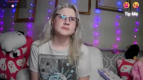 Snapshot of kunzitegoddess chatting on 02-15-26, 12:58 Samantha online show from 02-15-26, 12:58