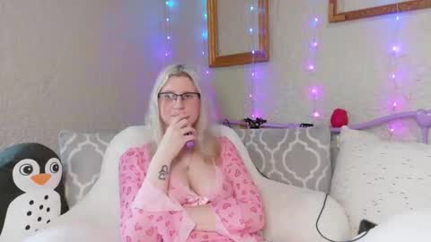 Snapshot of kunzitegoddess chatting on 03-01-26, 12:51 Samantha online show from 03-01-26, 12:51