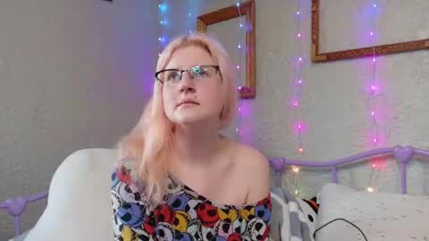 Snapshot of kunzitegoddess chatting on 03-24-26, 12:10 Samantha online show from 03-24-26, 12:10