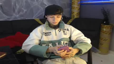 Snapshot of kuregari_xs chatting on 10-26-25, 04:40 kuregari_xs online show from 10-26-25, 04:40