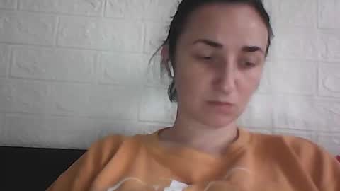 kusia032132 online show from 10-24-25, 06:21