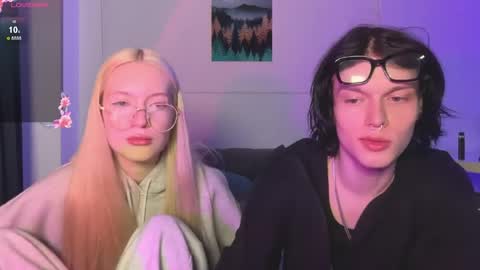 Snapshot of kvetapin chatting on 04-19-26, 02:33 Bella and Alexandra online show from 04-19-26, 02:33