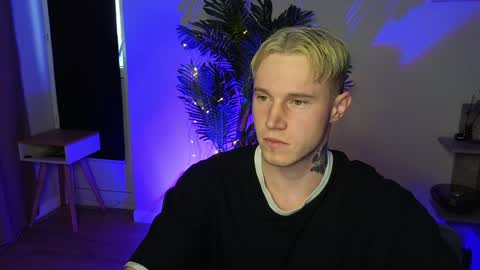 Snapshot of kyle_4u chatting on 01-16-25, 06:25 Kyle online show from 01-16-25, 06:25