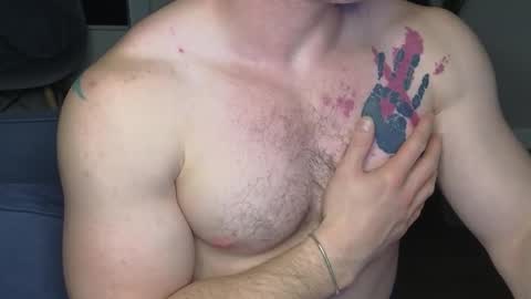 Snapshot of kyle_4u chatting on 10-28-25, 05:26 Kyle online show from 10-28-25, 05:26