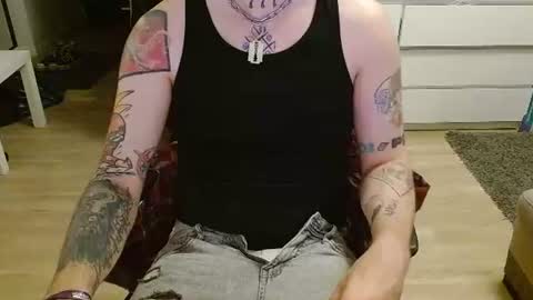 Snapshot of kyle_tattoo chatting on 06-22-26, 11:35 kyle online show from 06-22-26, 11:35