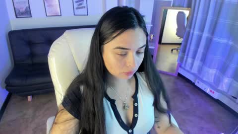 Snapshot of kylie_fire chatting on 12-11-24, 01:17 kylie online show from 12-11-24, 01:17