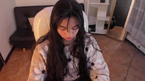 Snapshot of kylie_fire chatting on 02-10-25, 01:11 kylie online show from 02-10-25, 01:11