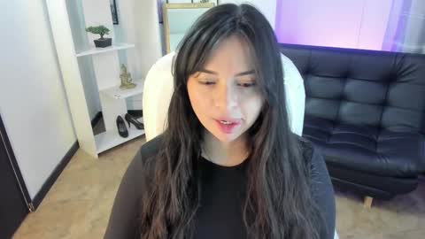 Snapshot of kylie_fire chatting on 03-06-25, 01:24 kylie online show from 03-06-25, 01:24