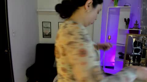 Snapshot of kylie_fire chatting on 09-10-25, 01:22 kylie online show from 09-10-25, 01:22