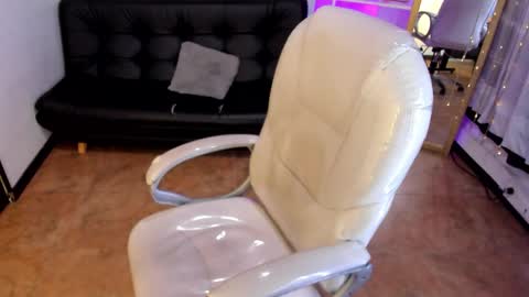 Snapshot of kylie_fire chatting on 09-24-25, 02:31 kylie online show from 09-24-25, 02:31