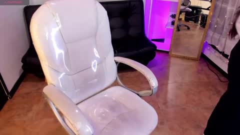 Snapshot of kylie_fire chatting on 10-01-25, 01:28 kylie online show from 10-01-25, 01:28