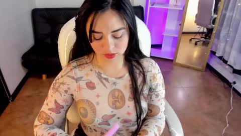 Snapshot of kylie_fire chatting on 10-18-25, 01:34 kylie online show from 10-18-25, 01:34