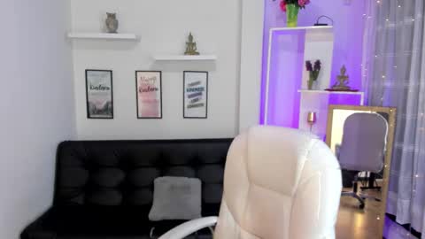 Snapshot of kylie_fire chatting on 10-21-25, 01:56 kylie online show from 10-21-25, 01:56