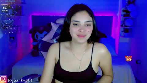 Snapshot of kylie_hottt_ chatting on 01-06-25, 12:05 k ylie online show from 01-06-25, 12:05