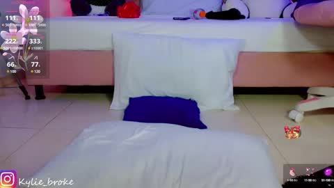 Snapshot of kylie_hottt_ chatting on 01-14-25, 12:43 k ylie online show from 01-14-25, 12:43