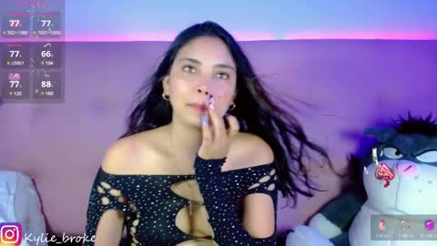 Snapshot of kylie_hottt_ chatting on 02-02-25, 12:30 k ylie online show from 02-02-25, 12:30