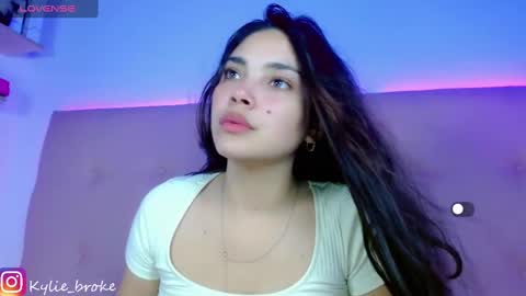Snapshot of kylie_hottt_ chatting on 02-04-25, 03:22 k ylie online show from 02-04-25, 03:22