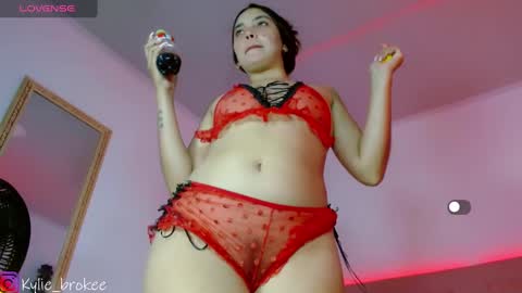 Snapshot of kylie_hottt_ chatting on 03-02-25, 03:24 k ylie online show from 03-02-25, 03:24