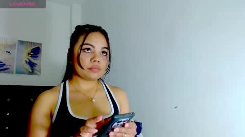 Snapshot of kylie_loveee chatting on 10-22-25, 08:52 Paola online show from 10-22-25, 08:52