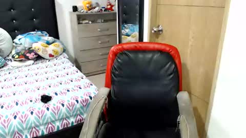 Snapshot of kylie_switch chatting on 07-12-26, 01:29 Instagram Kylie switch followme buy lovense here online show from 07-12-26, 01:29