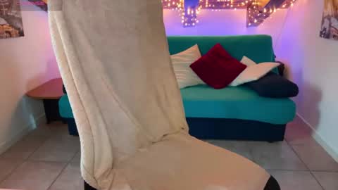 Kylie  online show from 06-19-26, 01:48