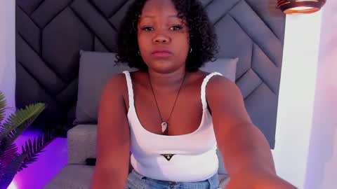 Snapshot of kyliee_vega chatting on 06-07-26, 12:31 kyliee_vega online show from 06-07-26, 12:31