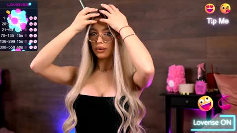 Kylie online show from 12-15-24, 07:53