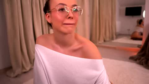 Kylie online show from 05-18-26, 08:14