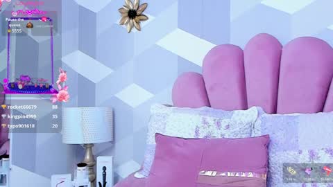 Snapshot of kyliemonnet chatting on 01-08-25, 07:03 Kylie jl online show from 01-08-25, 07:03