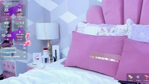 Snapshot of kyliemonnet chatting on 01-08-25, 01:09 Kylie jl online show from 01-08-25, 01:09