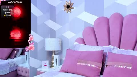 Snapshot of kyliemonnet chatting on 02-14-25, 04:37 Kylie jl online show from 02-14-25, 04:37