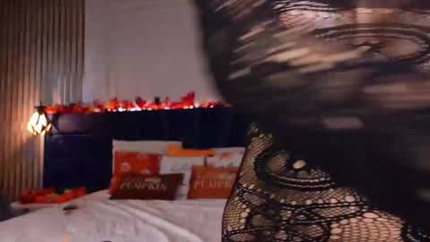 Kylie  online show from 10-20-25, 08:37