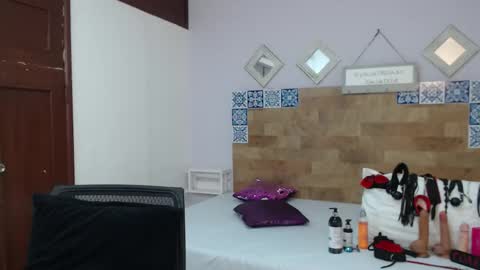 Kylie online show from 12-04-25, 11:08