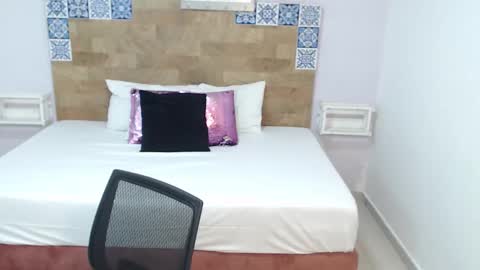 Kylie online show from 12-14-25, 10:42